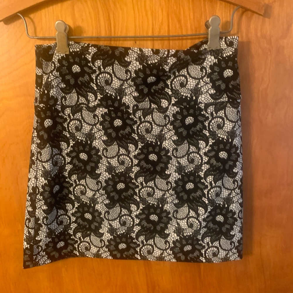 Body Central black flowered mini skirt size S
